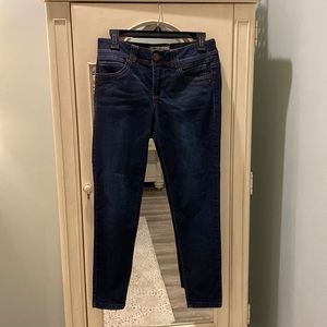Democracy “Ab” technology, ladies jeans,  6.  Like new.  Ankle length skinny.